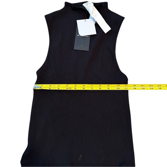 Fabletics Women’s XXL 1X Ribbed Workout Tank Top Black NWT - Picture 2 of 8